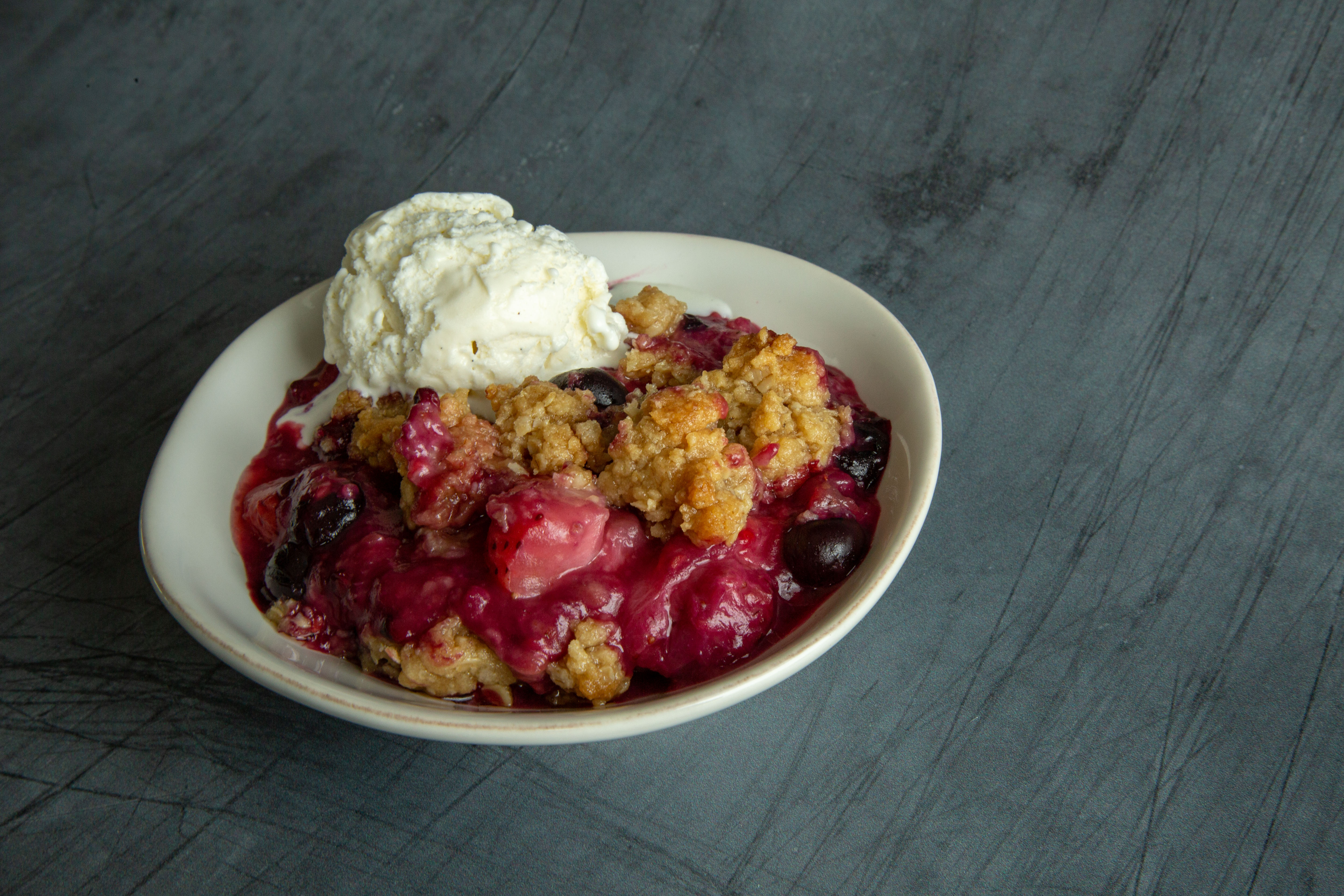 Delectable Delights: The Perfect Mixed Berry Crisp Recipe